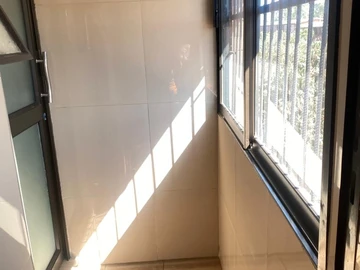 2 Bedroom Flat & Apartment