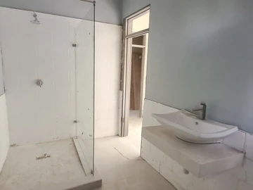 3 Bedroom Flat & Apartment