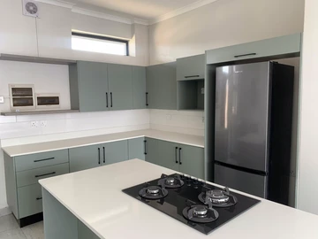 2 Bedroom Flat & Apartment