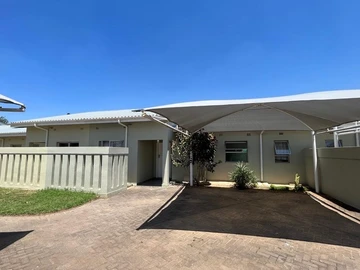 Townhouse In Newlands In A Complex