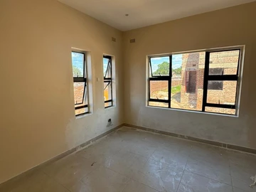 4 Bedroom Flat & Apartment