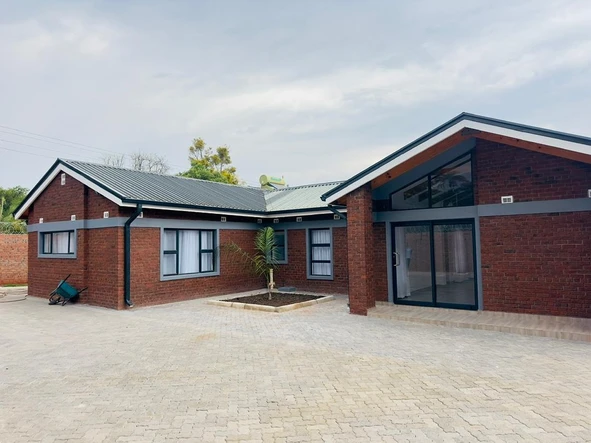 3 Bedroom Flat & Apartment