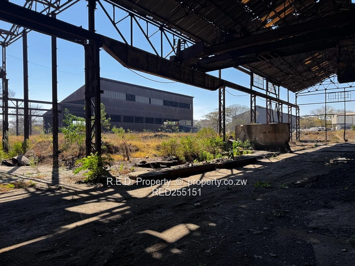 An expansive industrial and commercial complex In thorngrove!