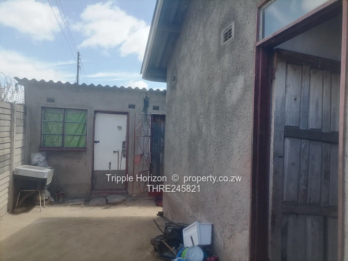 6-Bed Home Granary Park — Walled, Verandah & Carport