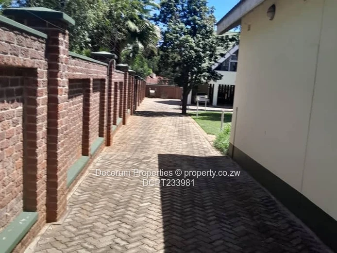 Spacious 5-Bedroom House in Alexandra Park!