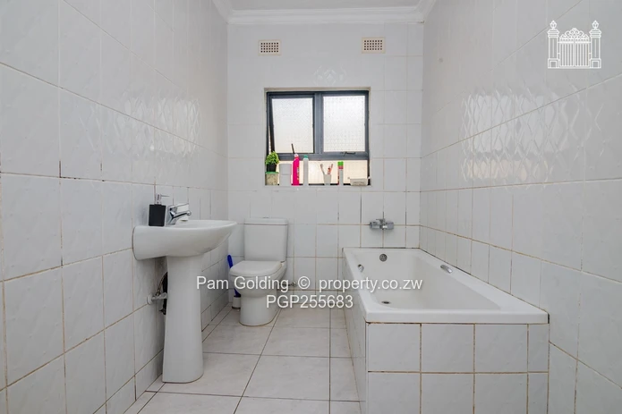 5 Bedroom House For Sale In Madokero