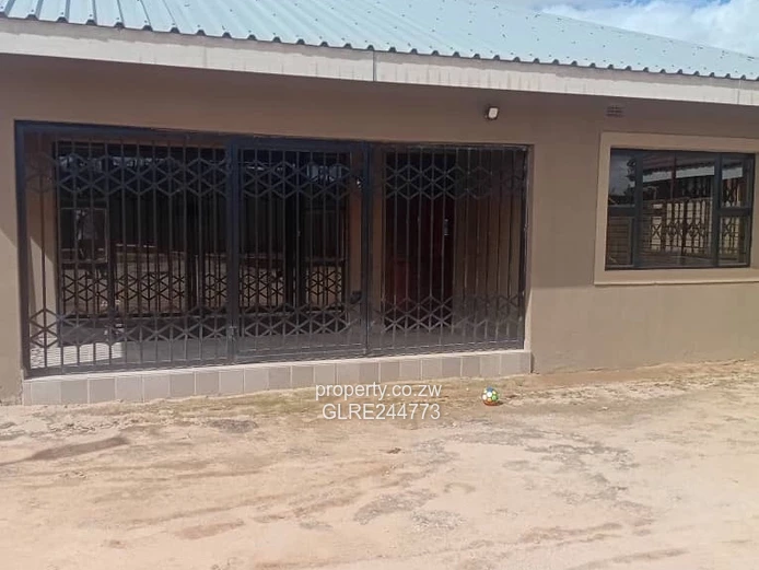Damofalls 4-Bed Home — Borehole & Walled Paved Yard