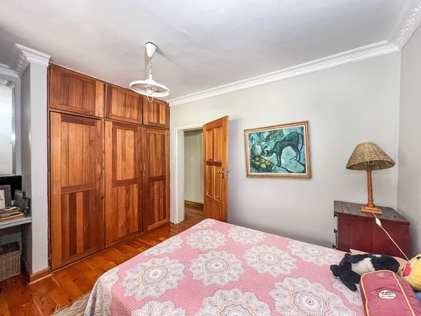 6 Bedroom House