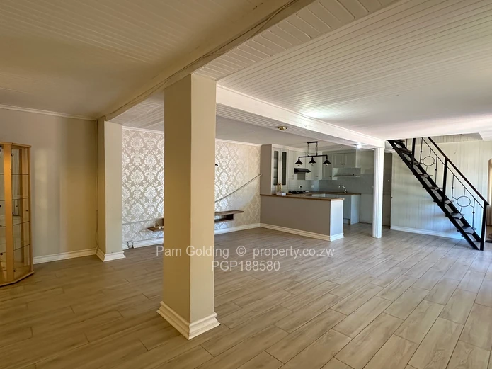 Cosy Modern Living Space - Pomona 