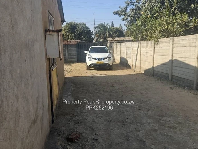 Glen Norah Main Road 2-Bed Home — Walled Yard, Good ZESA