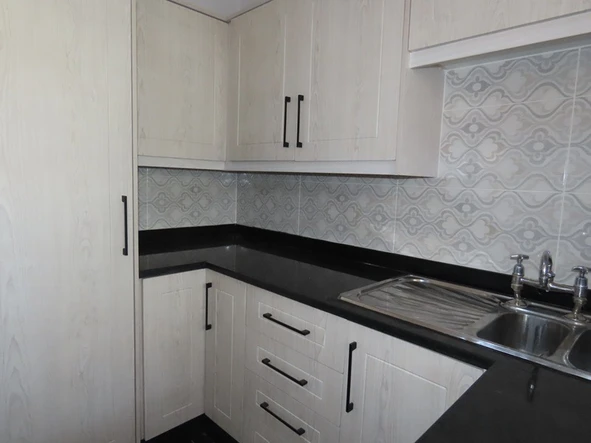 2 Bedroom Flat & Apartment