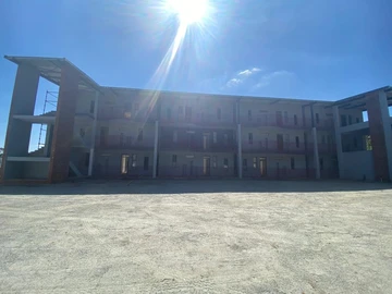 2 Bedroom Flat & Apartment