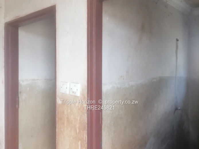 6-Bed Home Granary Park — Walled, Verandah & Carport