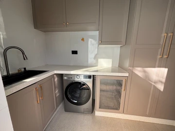 4 Bedroom Flat & Apartment