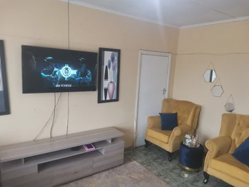 2 Bedroom Flat & Apartment