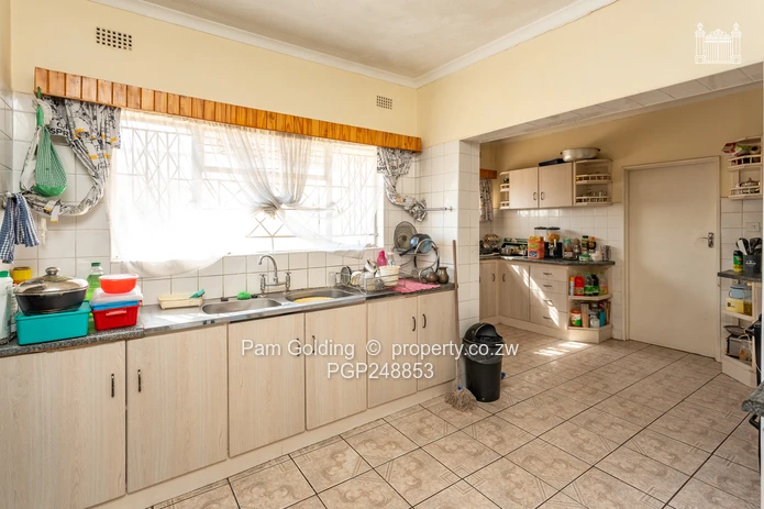 Spacious Family Home Emerald Hill
