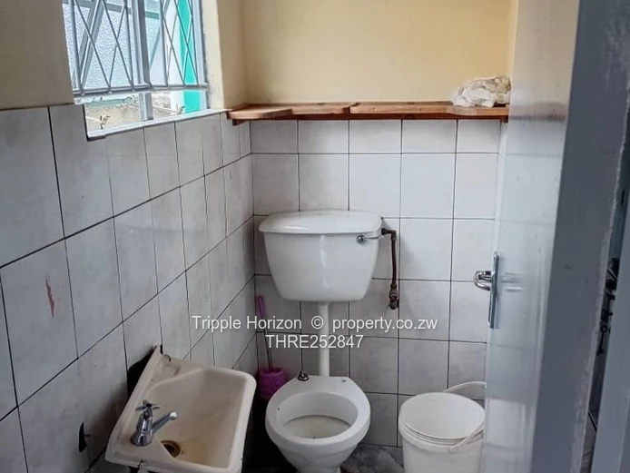 5-Bed Chitungwiza Home with Borehole & Secure Yard