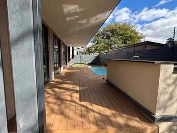 4 Bedroom Flat & Apartment