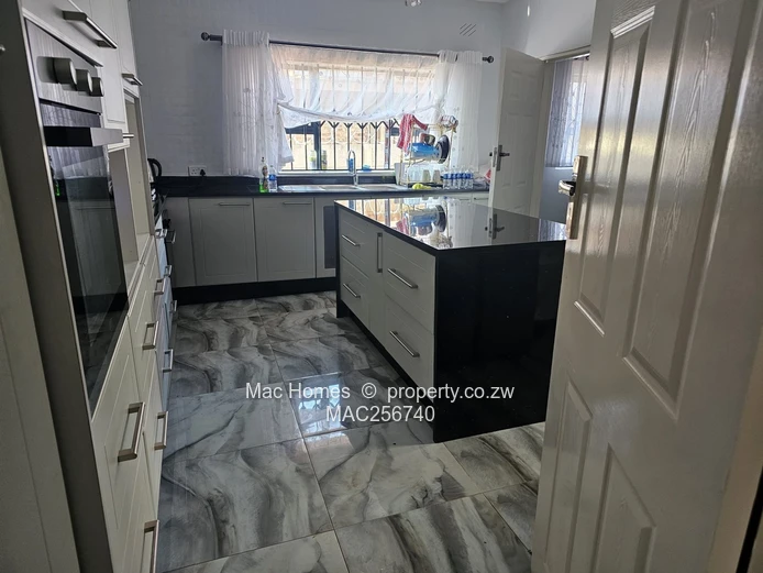 Neat 5 bedroom house for sale in Glaudina harare west