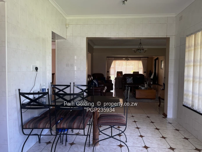 Executive home in Helensvale