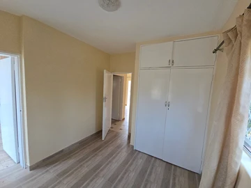 2 Bedroom Flat & Apartment