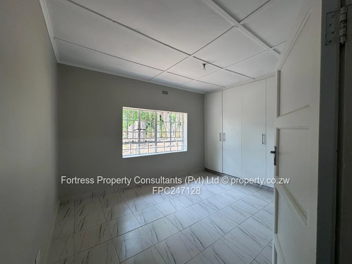 Renovated 3-Bed Home with Flatlet & Garden in Cranborne
