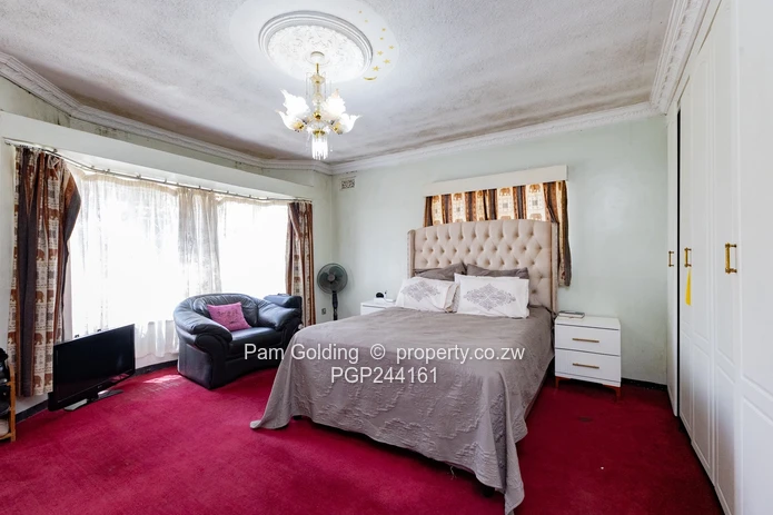 Charming Family Home In Zimre Park