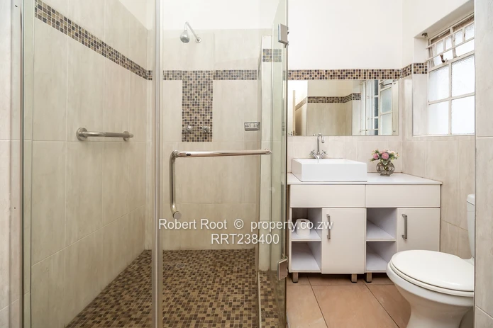 Flat For Sale (Sole Mandate)