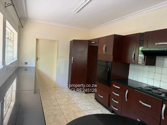 Spacious 5-Bed Greystone Park Home with Pool & Borehole