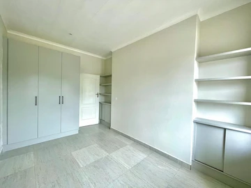 2 Bedroom Flat & Apartment