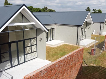 3 Bedroom Flat & Apartment