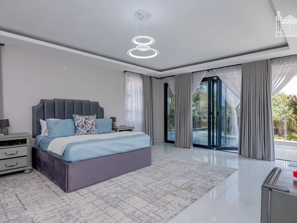 6 Bedroom House