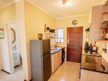 2 Bedroom Flat & Apartment