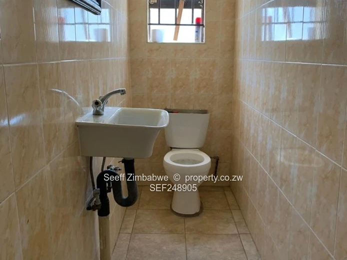 Spacious 6-Bed Glen Lorne Home on 3942m² with Borehole (Sole Mandate)