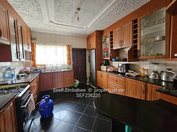 PRIME RENTAL OPPORTUNITY: Modern 3-Bedroom Home with Self-Sufficiency in Madokero Estate