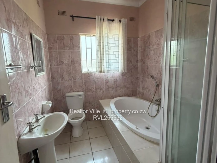 7 Bedroom House for Rent in Borrowdale