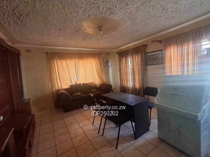 Knowe Norton 5-Bed Home on 2200m² 