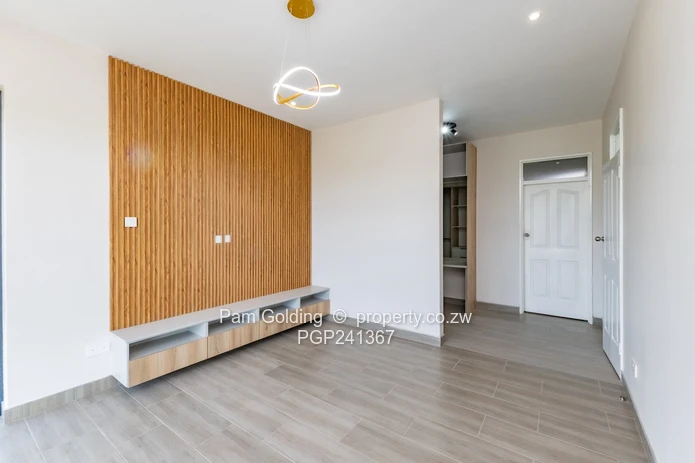 Ready to Move in Apartment in Great Location (Sole Mandate)