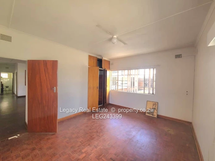 Secure And Spacious Commercial Property To Let In Eastlea