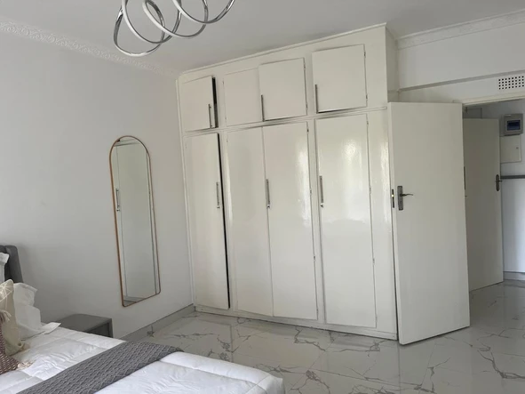 2 Bedroom Flat & Apartment