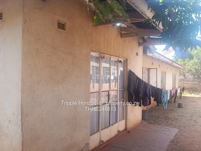 Kuwadzana phase 3, 4-Bed, 2-Bath House on Quiet Dirt Street — Borehole