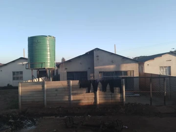 Bargain Buy! 3-Bedroom House with Borehole
