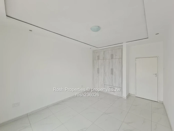 Modern 3-Bed, 2-Bath Flat — Borehole & Secure Yard