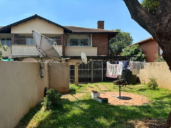 2 Bedroom Flat & Apartment