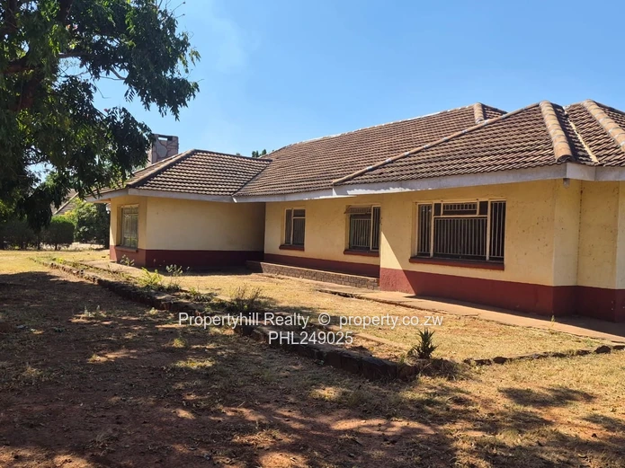 Spacious 4-Bed Family Home on 5000m² with Borehole (Sole Mandate)