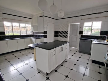 6 Bedroom House