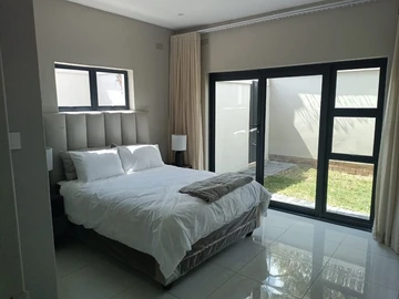 2 Bedroom Flat & Apartment