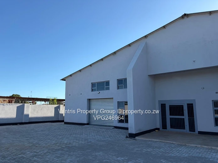 Marondera: Secure 1,000m² High-Ceiling Warehouse