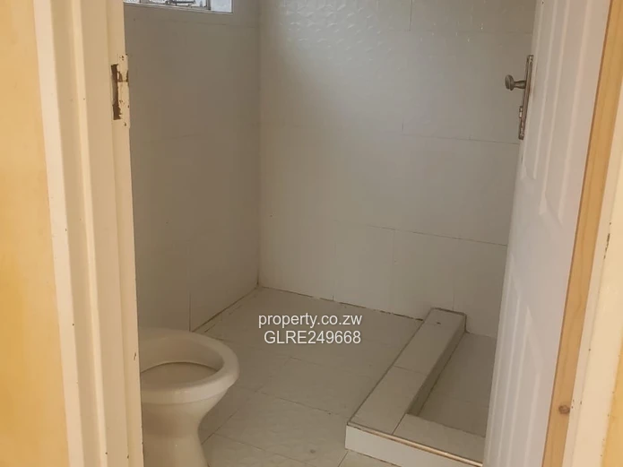 Spacious 3-Bed Marlborough Home with Borehole & Driveway