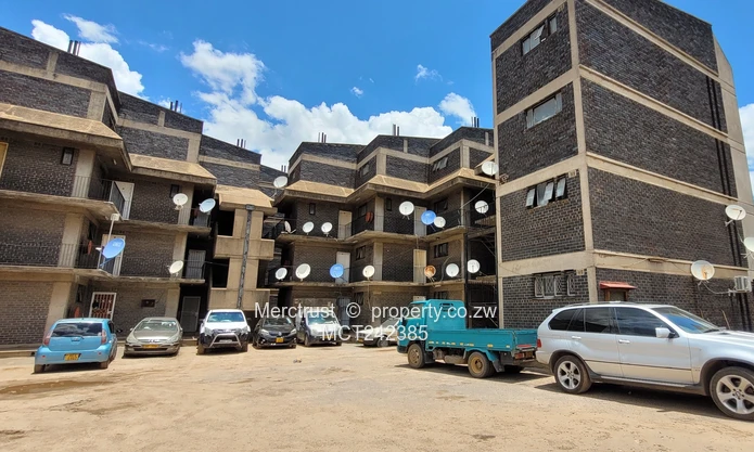 Neat bachelor flat (Sole Mandate)